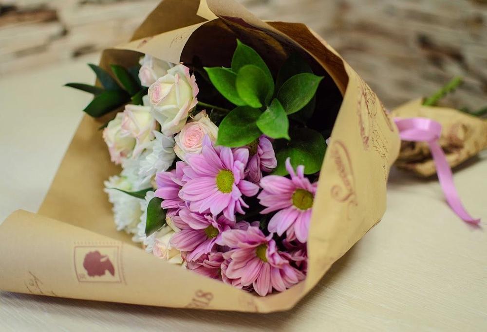 Букет цветов из: Розы и Хризантемы в Большие Колпаны