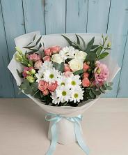 Букет цветов из:  Розы, Лизиантусы и Хризантемы в Большие Колпаны