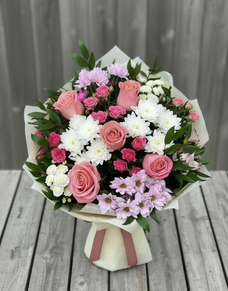 Букет цветов из: Альстромерии, Гвоздики, Розы и Хризантемы в Большие Колпаны