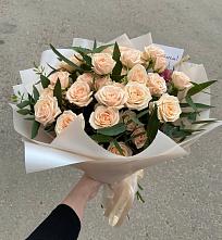 Букет Кремовые розы Латте в Большие Колпаны