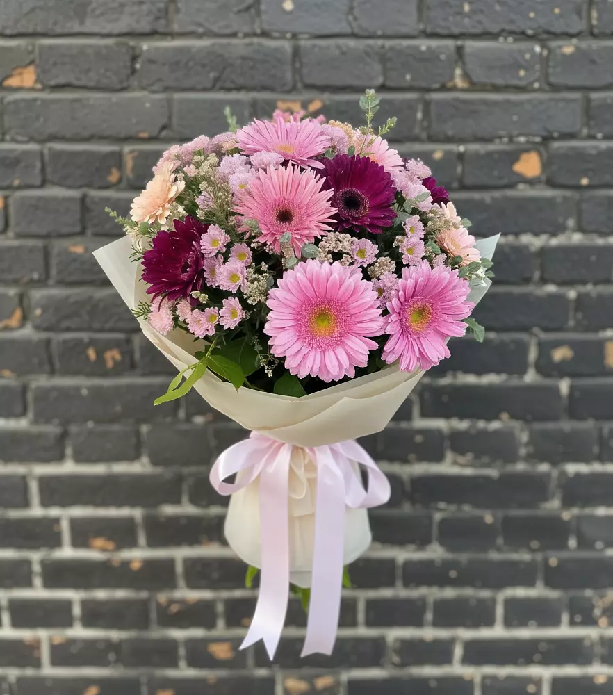 Букет цветов из: Герберы и Хризантемы в Большие Колпаны