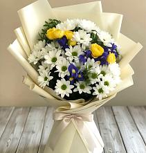 Букет цветов из:  Ирисы, Хризантемы и Розы в Большие Колпаны