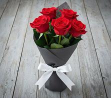 Букет 5 Красных роз Эдлесс Лав в Большие Колпаны