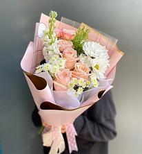 Букет цветов из:  Хризантемы и Розы в Большие Колпаны