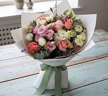 Букет цветов из:  Розы, Лизиантусы и Гвоздики в Большие Колпаны