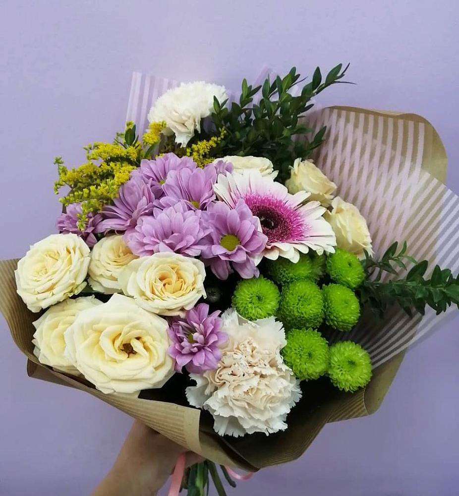 Букет цветов из: Хризантемы, Розы, Гвоздики и Герберы в Большие Колпаны