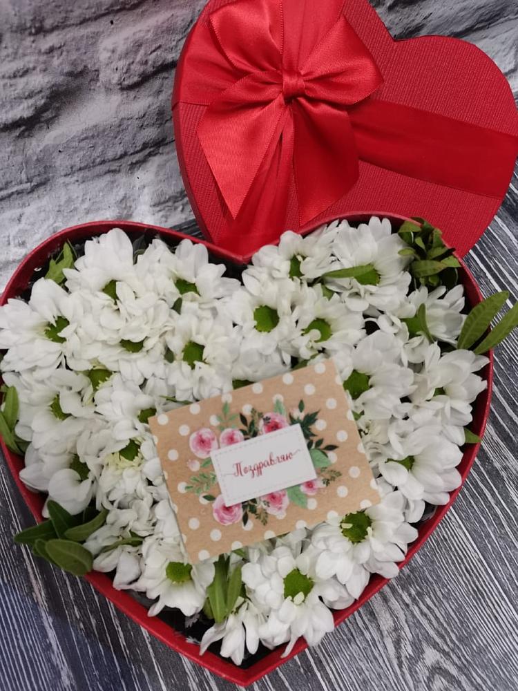 Цветочная композиция из Хризантемы в виде сердца в Большие Колпаны