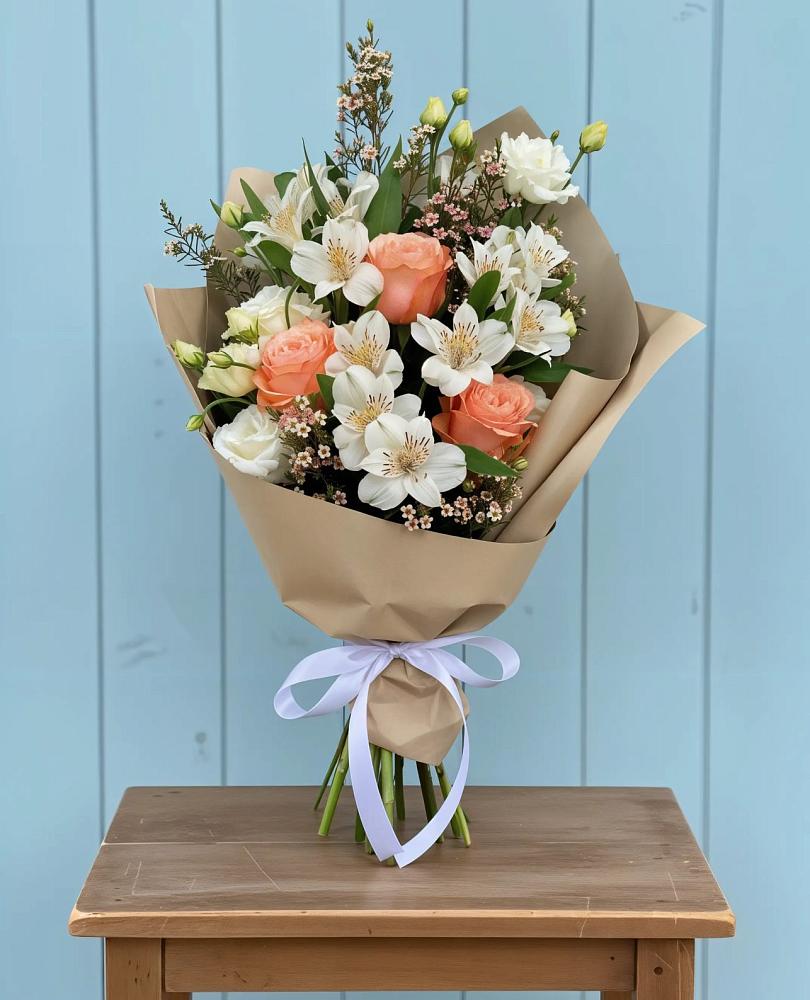 Букет цветов из: Альстромерии, Лизиантусы, Розы и Хризантемы в Большие Колпаны